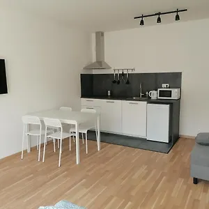 Apartment Brand New #62 With Free Secure Parking In The Center, Prag